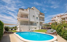 Apartments Tihi III