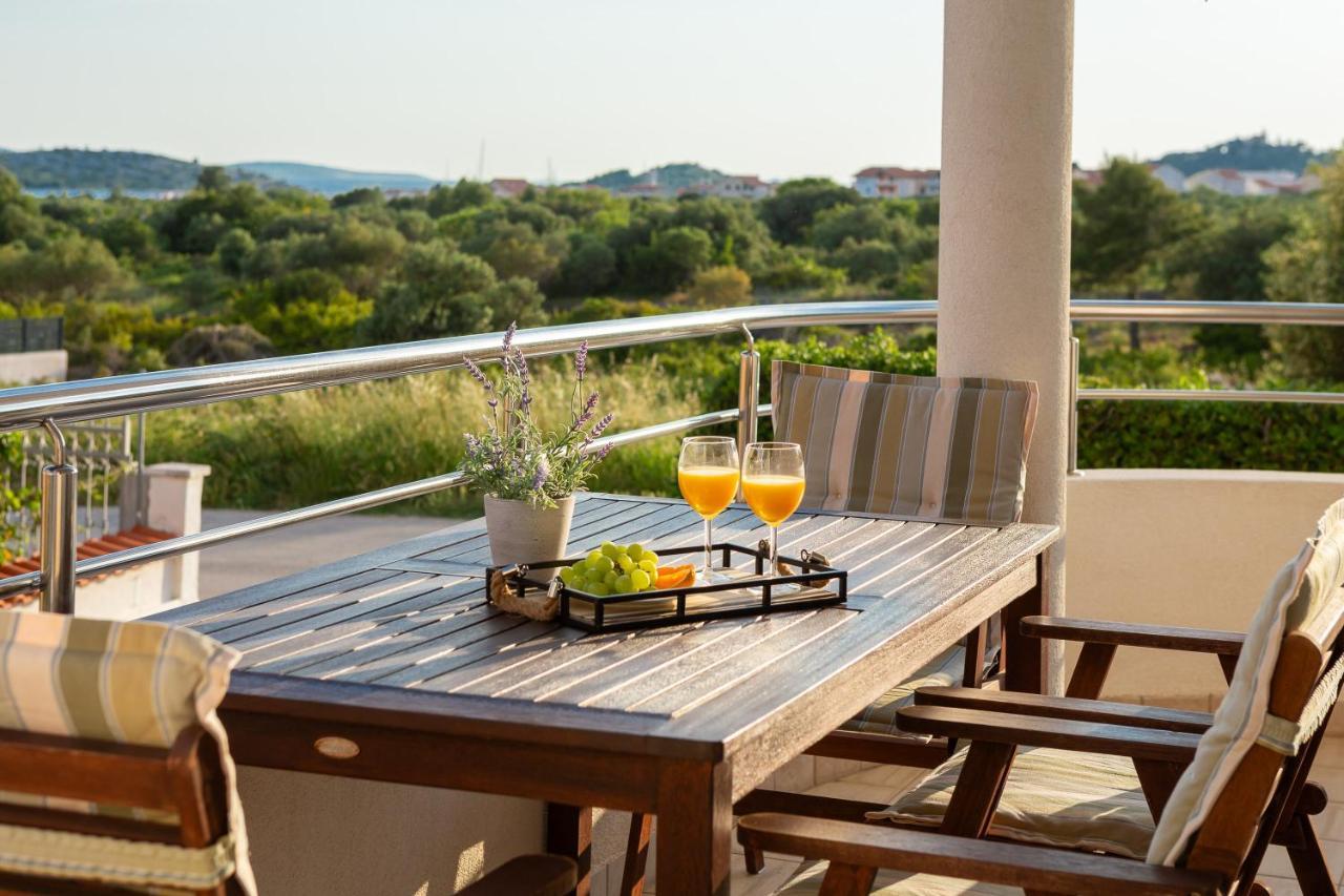 Apartments Tihi III Vodice Exterior foto